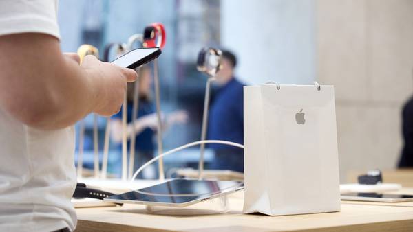 Apple no aumentará producción del iPhone con menor demanda a la previstadfd