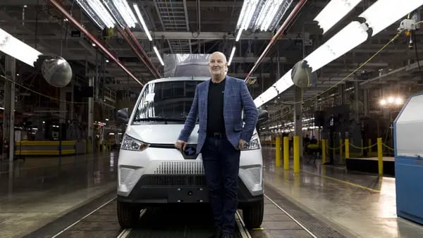 Electric Vans Roll Off Line That Once Made Gas-Guzzling Hummersdfd