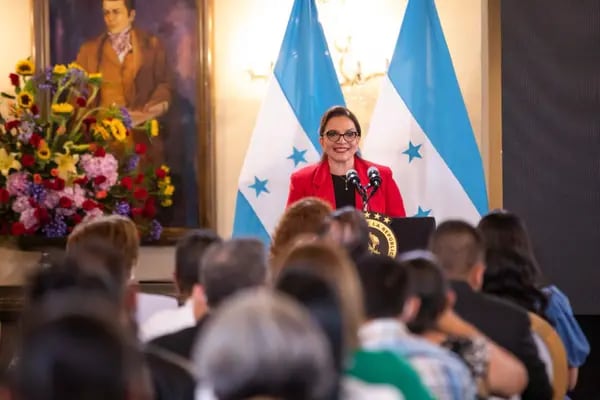 La presidenta de Honduras se refirió a la conversación que sostuvo hoy con la vicepresidenta de Estados Unidos.