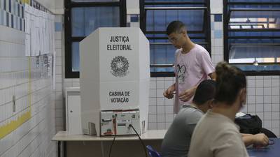 Apoyos políticos no ayudarían a Lula y Bolsonaro a conseguir votos: encuestadoradfd