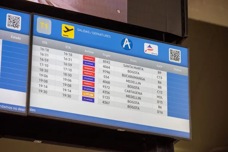 Una pantalla de salida de vuelos en el Aeropuerto Internacional Alfonso Bonilla Aragón (CLO) en Cali, Colombia, el jueves 23 de marzo de 2023. dfd