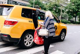 Taxistas de NY piden primer ajuste de tarifas en una década ante inflación 