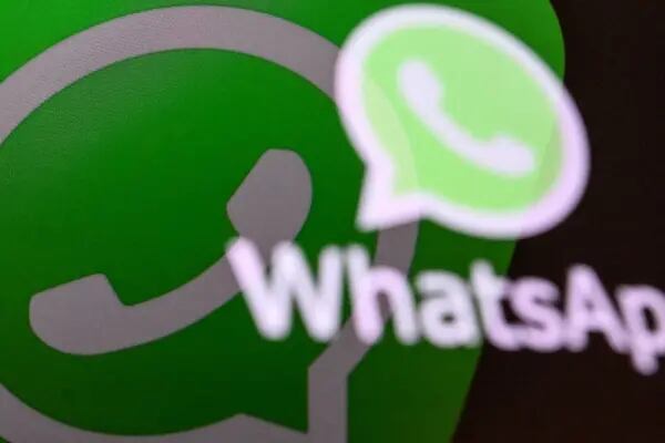 SEC multa a más corredoras de Wall Street por uso de WhatsAppdfd