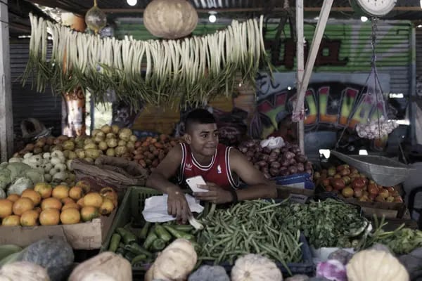 Inflación de Colombia habría bajado en abril, pero el clima podría arruinar la fiesta