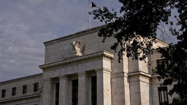 Mayoría de funcionarios de la Fed vieron “pronto” desaceleración de alzas de tasasdfd