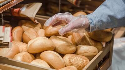 Bolivia sube el precio del pan entre denuncias de harina argentina de contrabandodfd