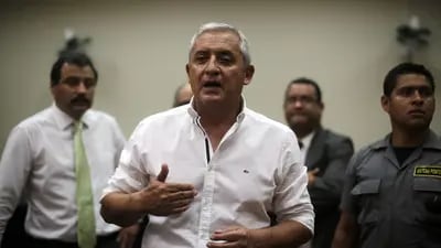 Luego de 7 años, el expresidente de Guatemala escucha la decisión del tribunal.