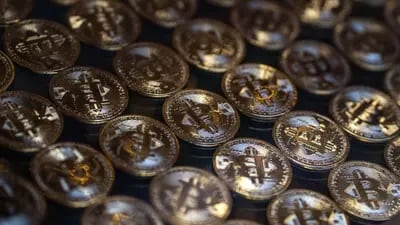 Bitcoin tem novas perdas neste sábado