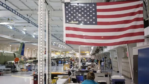 Los servicios y las fábricas de EE.UU. reducen el empleo por primera vez desde 2020dfd