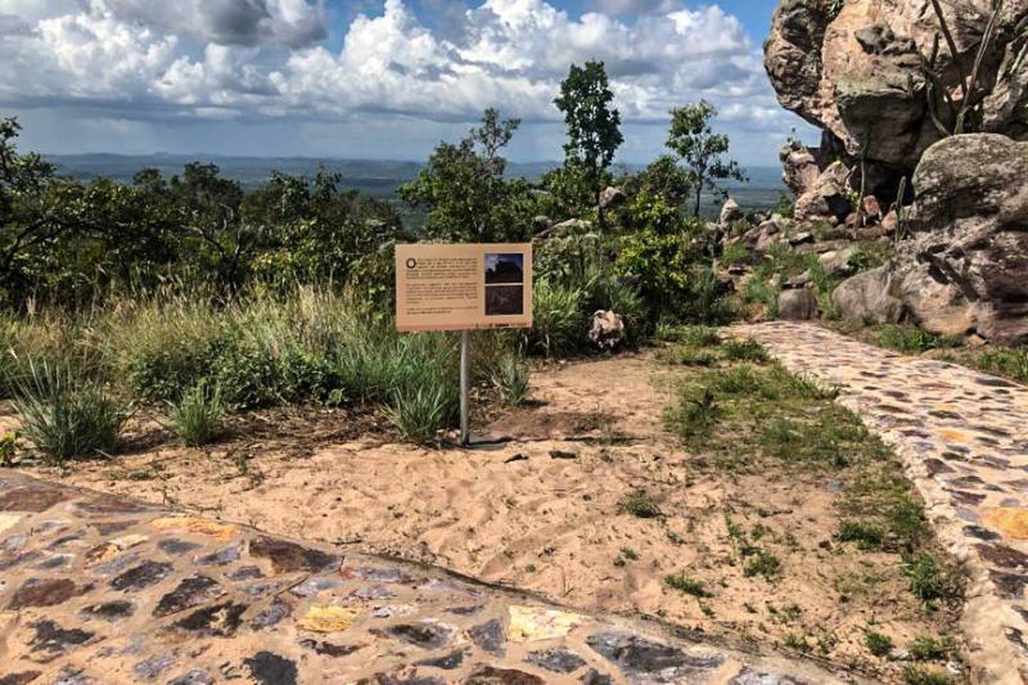 El Parque Estatal Monte Alegre, ubicado en la orilla norte del Amazonas en el estado brasileño de Pará, alberga una de las concentraciones de arte rupestre más grandes y antiguas de la cuenca del Amazonas.dfd