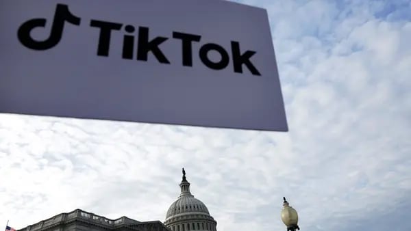 La Estrategia del Día: TikTok, se vende o se prohíbe; Alsea, Rotoplas, Tesla y BofA sobre Pemexdfd