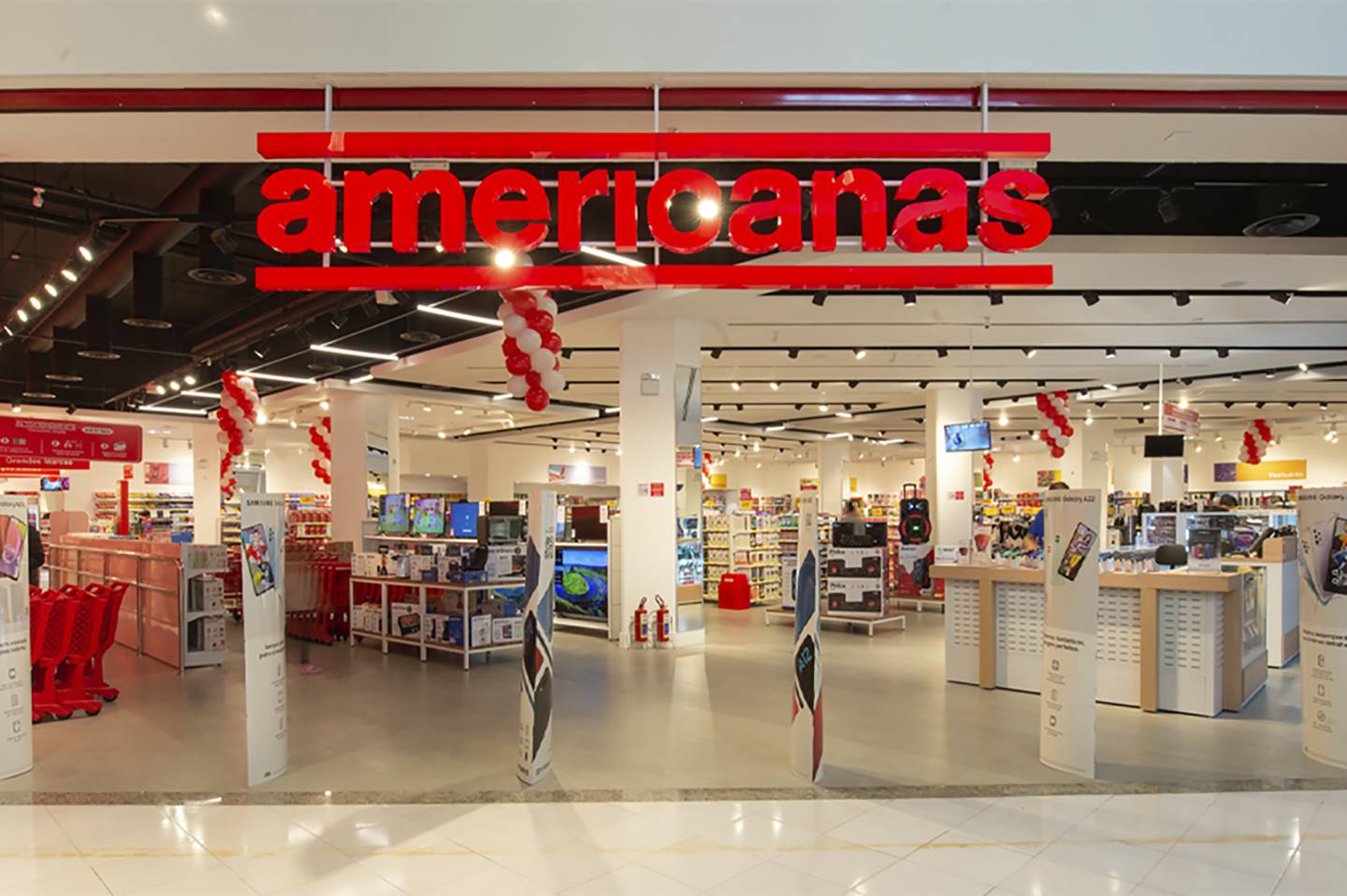 The main shareholders of beleageured Brazilian retail giant Americanas, Jorge Paulo Lemann, Marcel Telles and Carlos Alberto Sicupira, have raised the capitalization proposal for the company from 10 billion to 12 billion reais ($2.36 billion).
