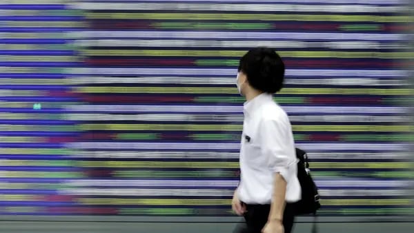 Bolsas de Asia operan mixtas mientras dólar ronda nivel récorddfd