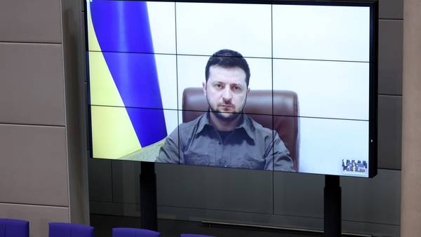 Zelenskiy dice Rusia comenzó gran ofensiva para tomar control del este de Ucraniadfd