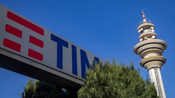 Telecom Italia aprova a venda de sua rede para a KKR em um acordo de € 22 bilhõesdfd