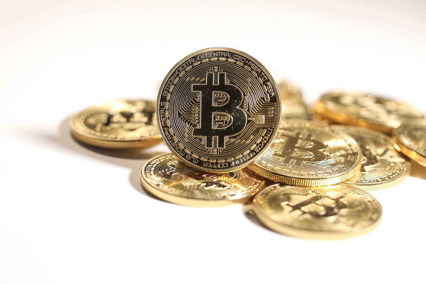 Monedas que representan al Bitcoin.