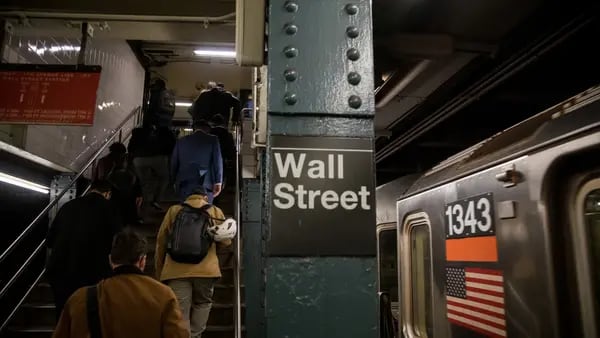 Bonificaciones en Wall Street se hundieron 26% el último año: ¿a cuánto cayeron?dfd