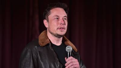 Musk dice a personal de Twitter que no se puede descartar bancarrota de la compañíadfd