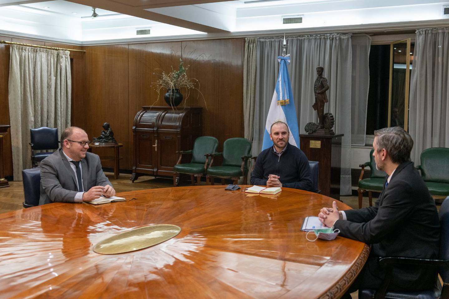 Guzmán despidió a Sardi de la secretaría de Finanzas y le dio la bienvenida a Brigo, que ya integraba el ministerio económicodfd