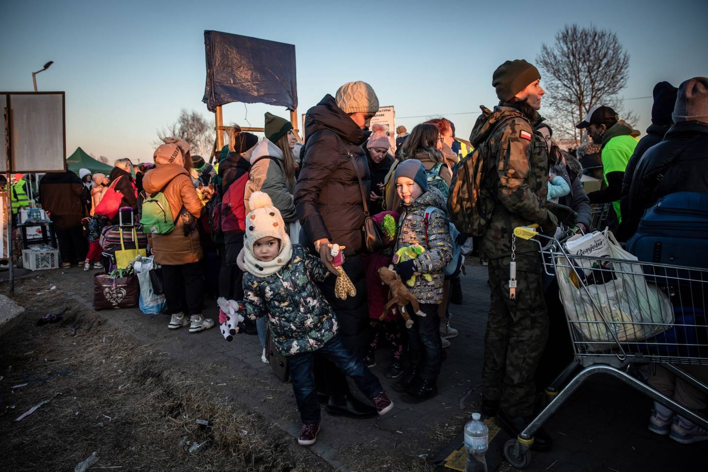 Refugiados ucranianos en el paso fronterizo de Medyka, en Polonia, el 18 de marzo.