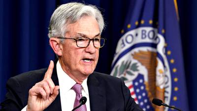 Powell deve escolher entre inflação e recessão nos EUAdfd