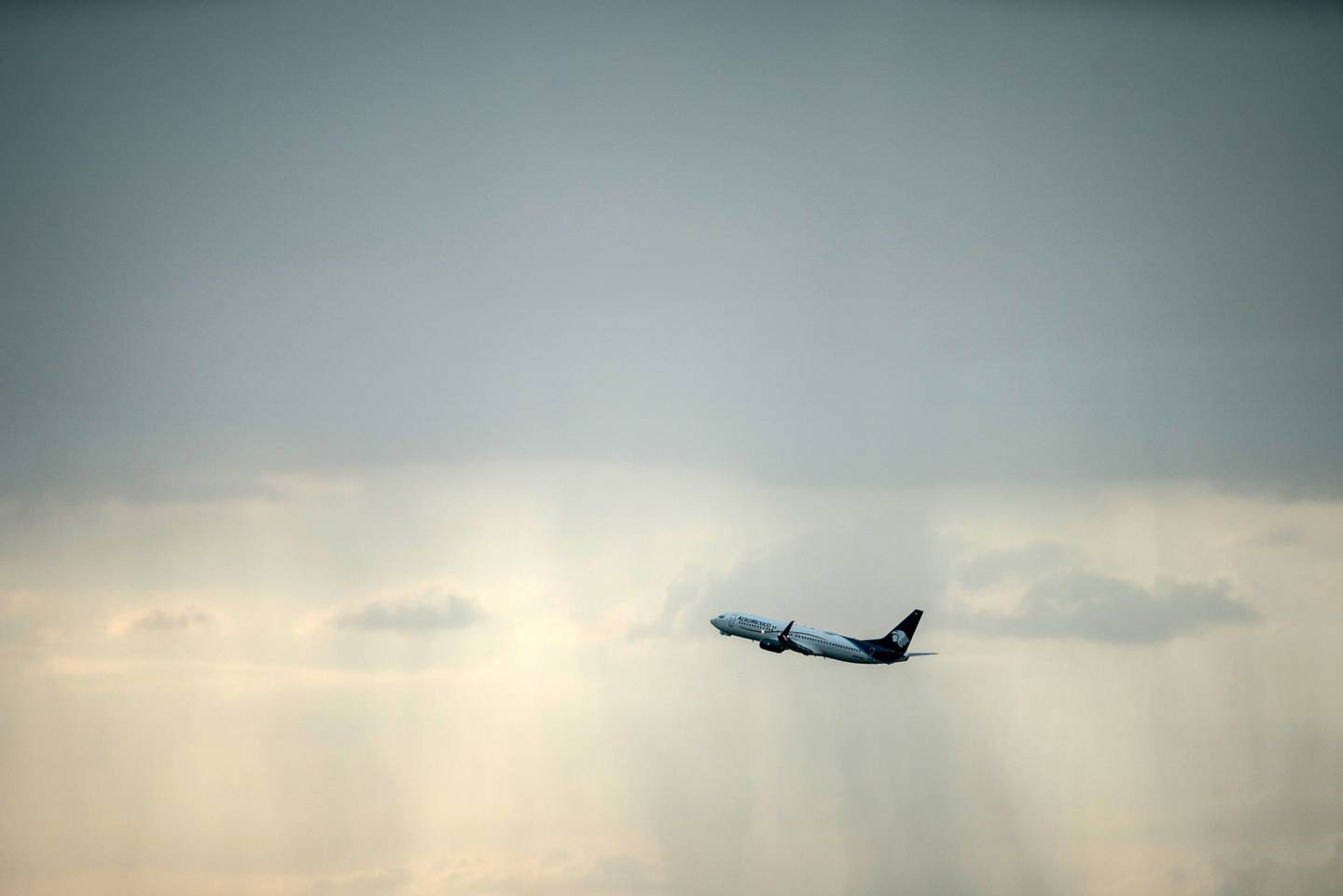 El Sindicato de Controladores (Sinacta) asegura que el rediseño del espacio aéreo ha ocasionado que las rutas sean más largas y que se tengan que aplicar a las aeronaves patrones de espera constantemente.
