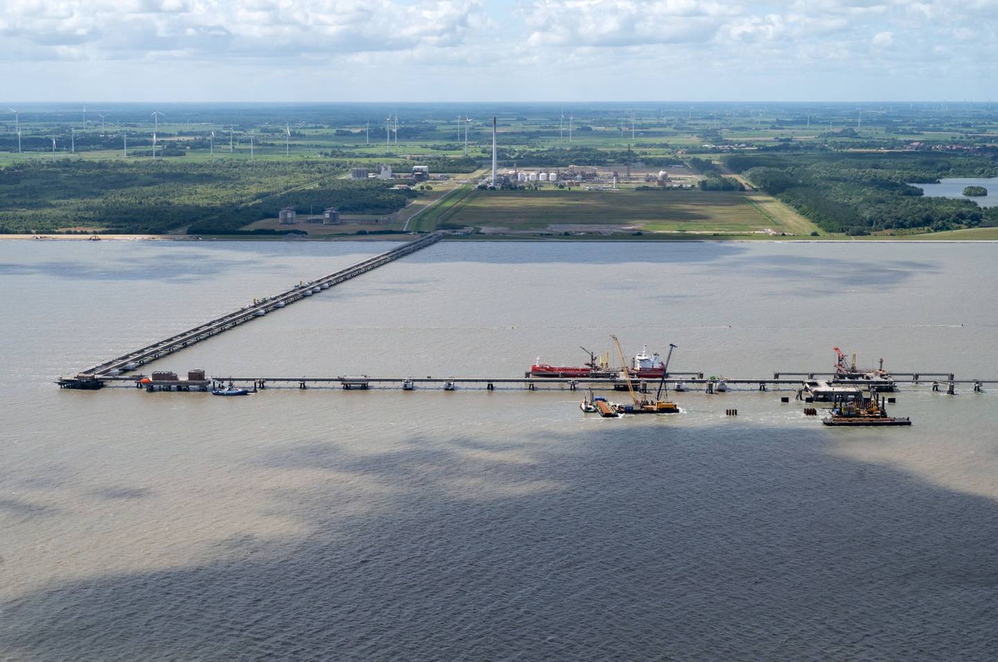 La primera terminal flotante alemana de GNL en construcción en Wilhemshaven, el 16 de julio.  Fotógrafo: David Hecker/Getty Imagesdfd