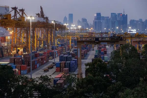 Região portuária em Bangkok, na Tailândia: economia da Ásia segue em compasso de espera de medidas de estímulo na China (Foto: Andre Malerba/Bloomberg)