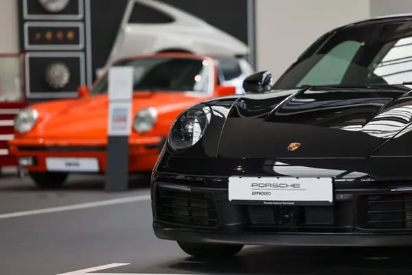 Porsche 911 Carrera 4 GTS Cabriolet: modelos esportivos de luxo da montadora alemã estão entre os preferidos dos brasileiros (Foto: Alex Kraus/Bloomberg)