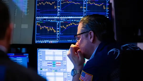 Acciones borran ganancias en medio de señales de recesión del mercado de bonosdfd