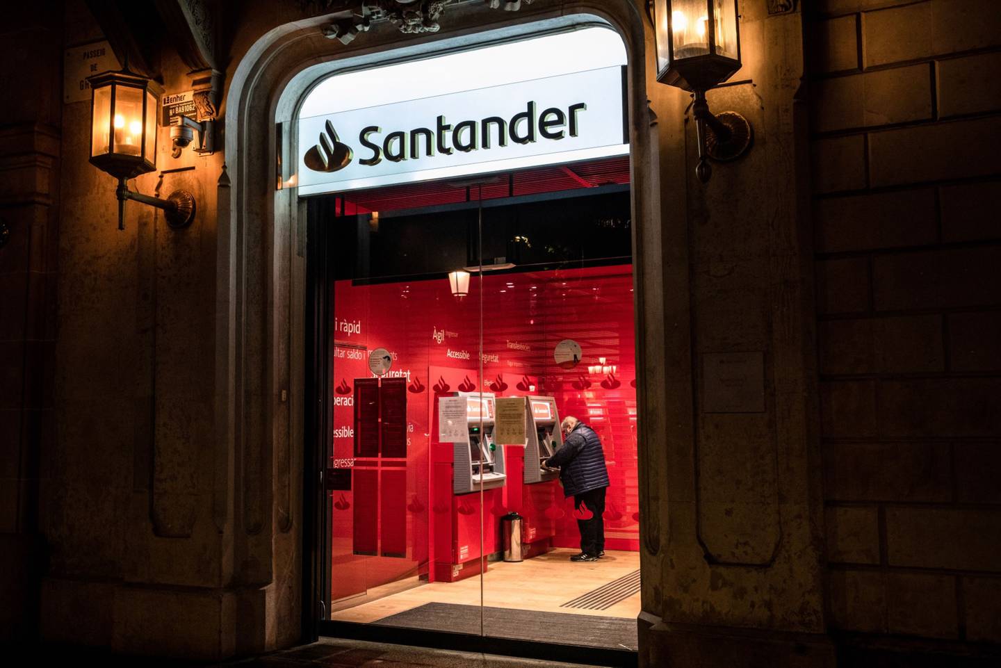 El movimiento se da como parte de la salida de Héctor Grisi Checa, quien será consejero delegado de la matriz Banco Santander a partir del próximo