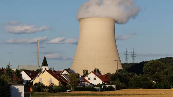 Alemania mantendrá centrales nucleares de reserva para lidiar con crisis energéticadfd