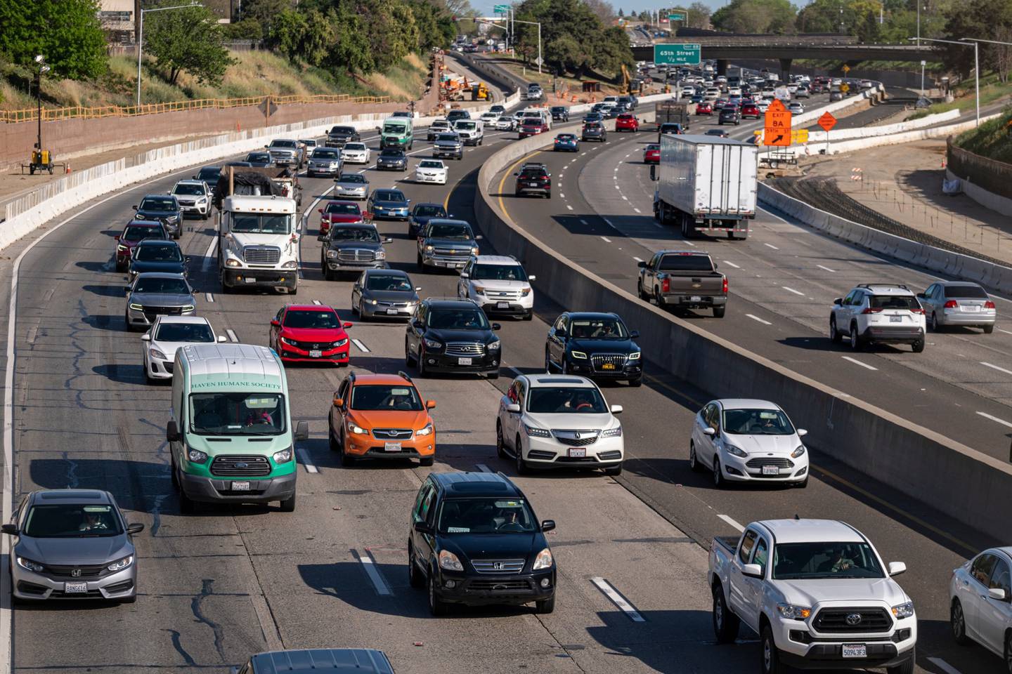 Tráfico en la autopista 50 en Sacramento, California, Estados Unidos, el jueves 24 de marzo de 2022.