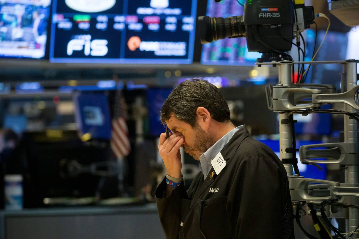 A trader works on the floor of the New York Stock Exchange (NYSE) in New York, US, Photographer: Michael Nagle/Bloomberg