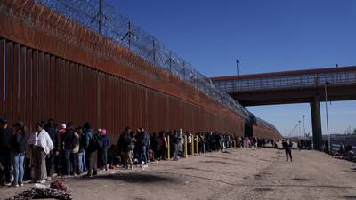 Aumenta la insatisfacción con la inmigración en los EE.UU.: Gallupdfd