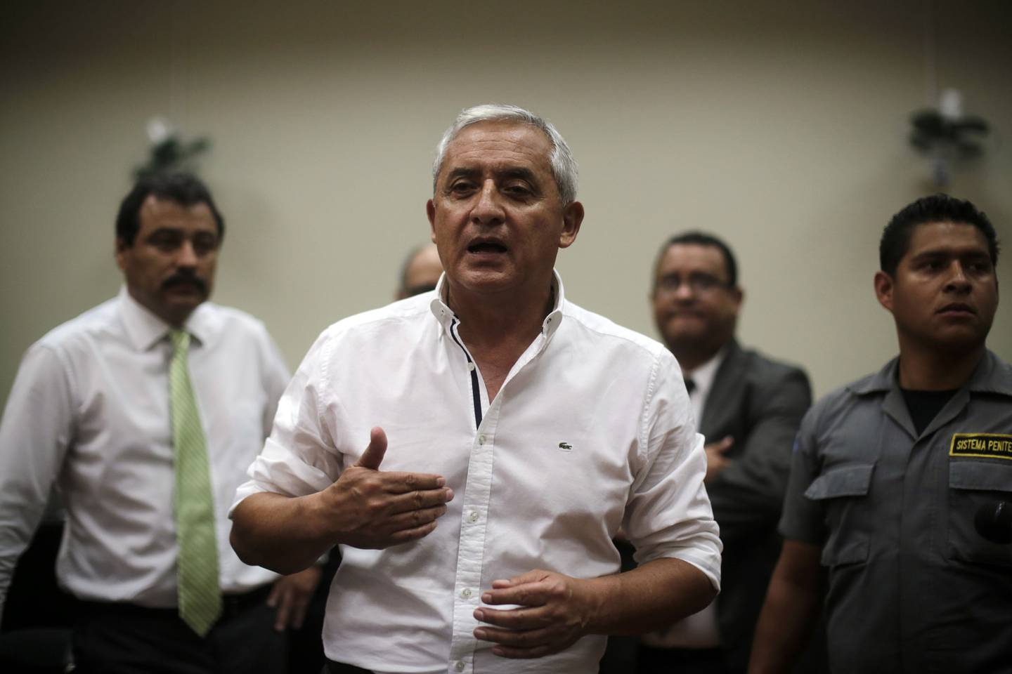Luego de 7 años, el expresidente de Guatemala escucha la decisión del tribunal.dfd
