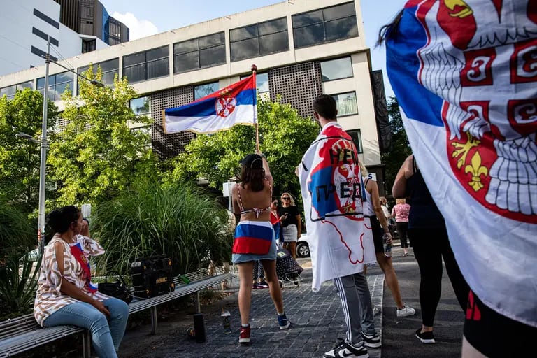 Sérvia se revolta com deportação de Djokovicdfd