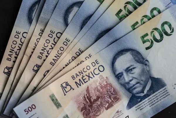 La baja volatilidad y el ajuste de Banxico permiten que el peso sea la moneda preferida para los operadores.