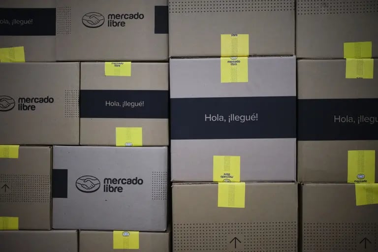 Paquetes listos para ser despachados por el centro de distribución de MercadoLibre en Tepotzotlan, México, en noviembre de 2022. Foto: Bloomberg. dfd