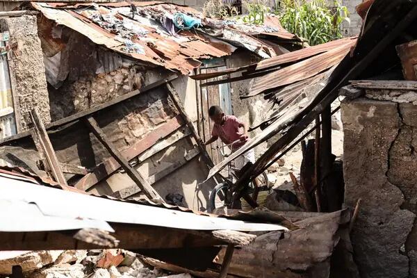Millones de personas se quedaron sin hogar y reconstrucción no alcanza a la población.