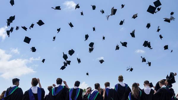 Sueldos de recién graduados en Reino Unido y EE.UU., al descubierto en TikTokdfd