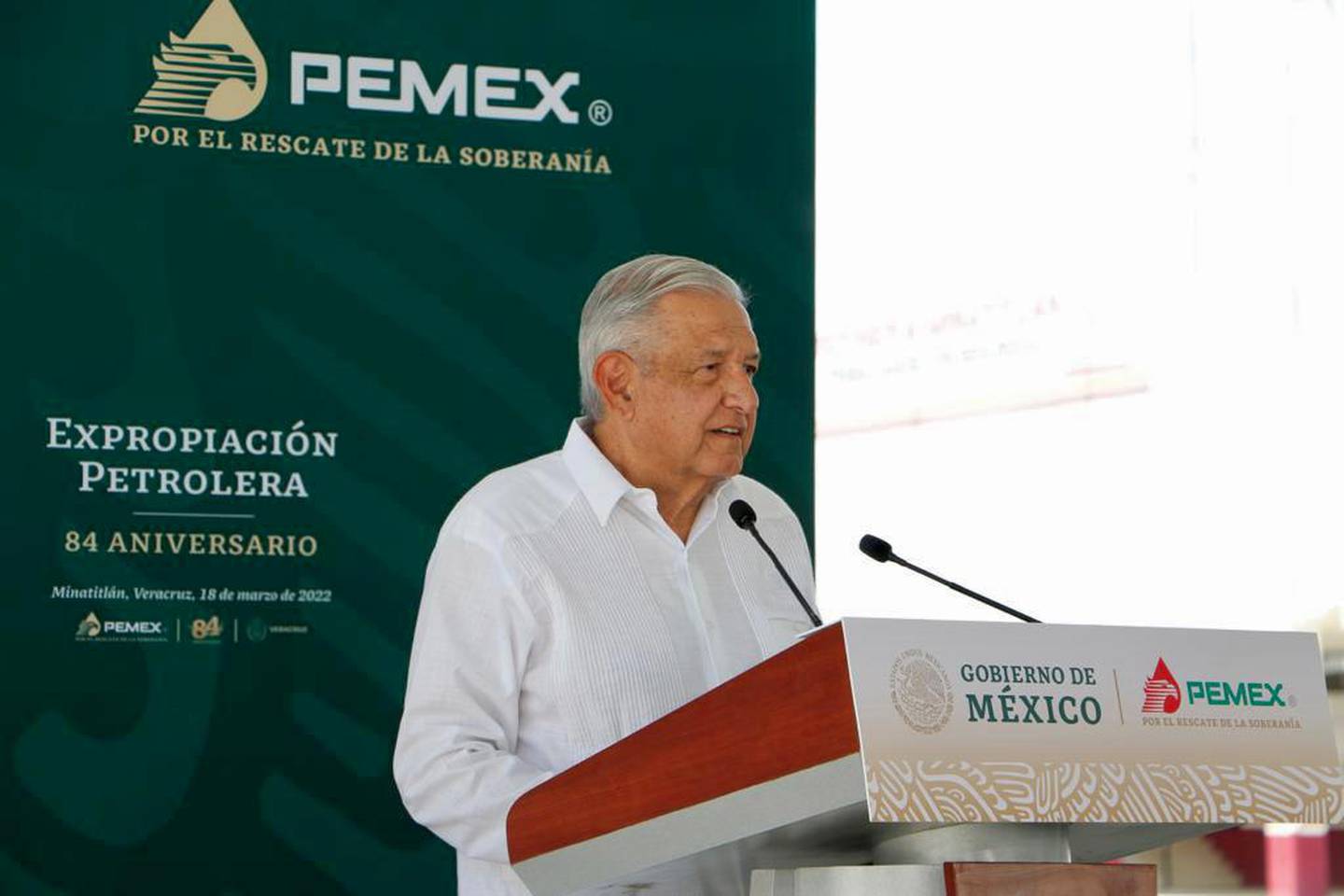 El presidente de México, Andrés Manuel López Obrador (AMLO), durante su discurso por el aniversario 84 de la Expropiación Petrolera (Foto: Sener).