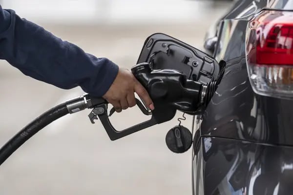 Preço médio da gasolina na bomba nos EUA está agora 60% mais alto do que em novembro de 2020