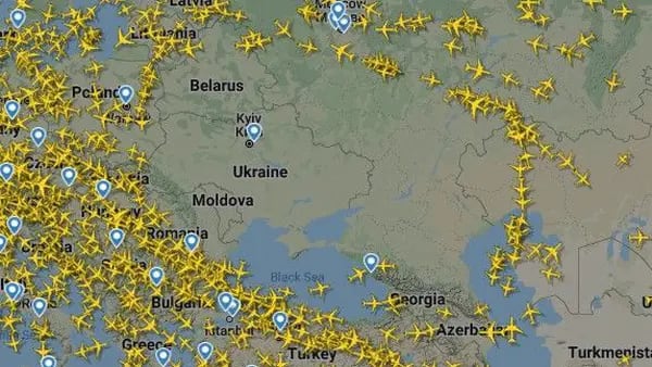 Guerra na Ucrânia suspende voos e gera temores para funcionários de aéreasdfd