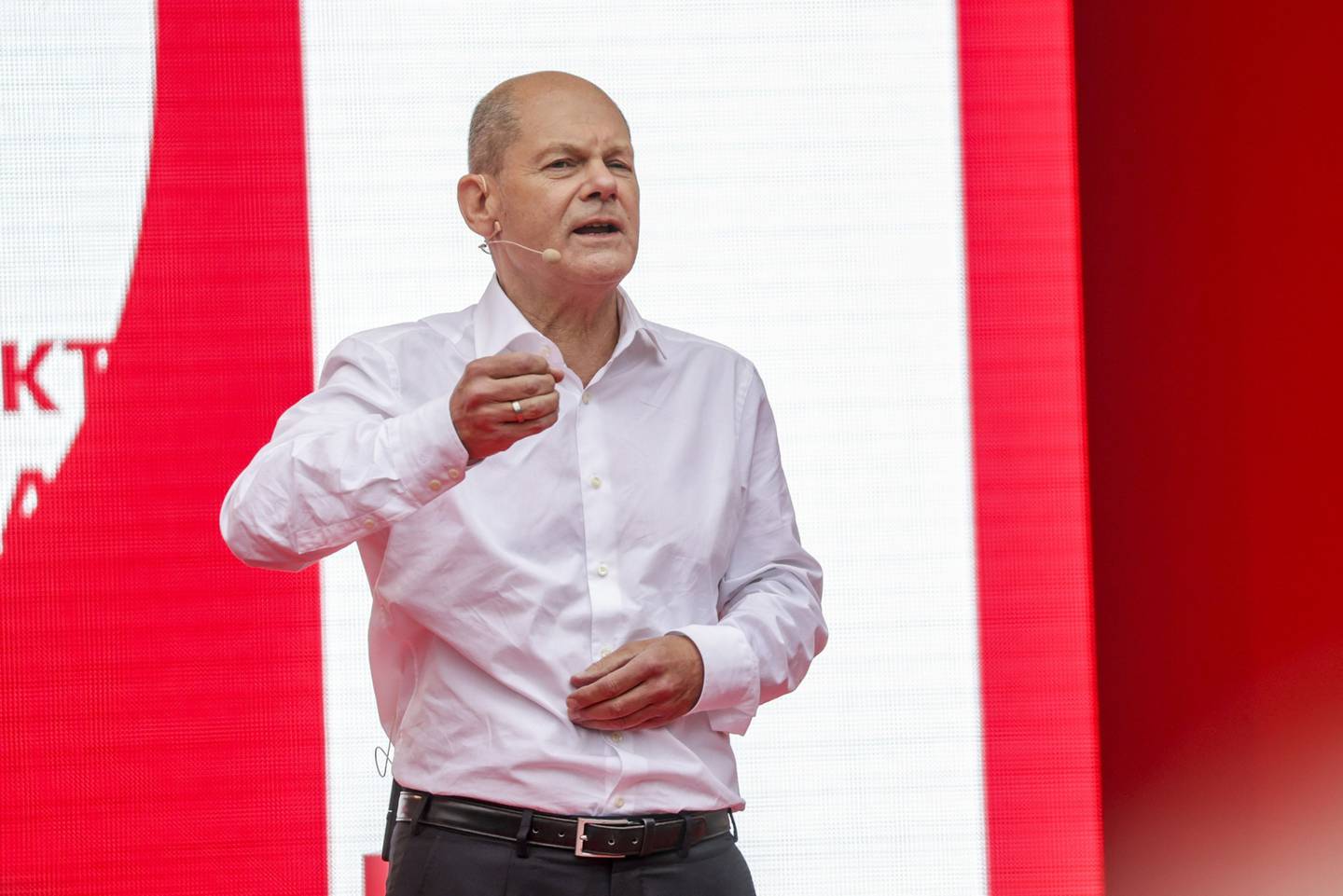Olaf Scholz, dos social-democratas, lidera pleito no país