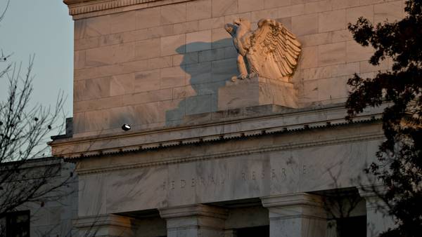 La Fed y sus homólogos deben frenar alzas de tasas para evitar una crisis: Nielsendfd
