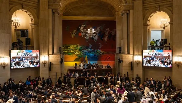La Estrategia del Día: Lentitud en Congreso podría salvar calificación de Colombiadfd