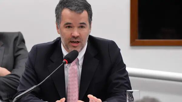 ‘Bolsonaro faz jogo de cena e não vai mudar política de preços’, diz ex-conselheirodfd