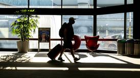 EUA retiram exigência de teste de covid a viajantes que chegam ao país