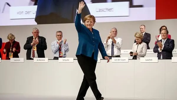 Cómo Angela Merkel hizo retroceder el reloj de la historia alemanadfd